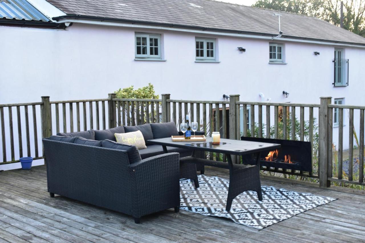 Luxury 2-Bed Barn Conversion In Llansteffan Carmarthen Exterior photo